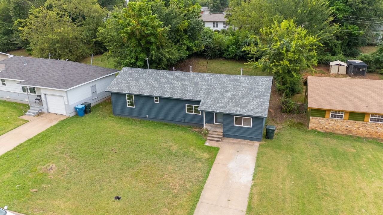 1040 Sycamore Dr - Photo 5 of 21