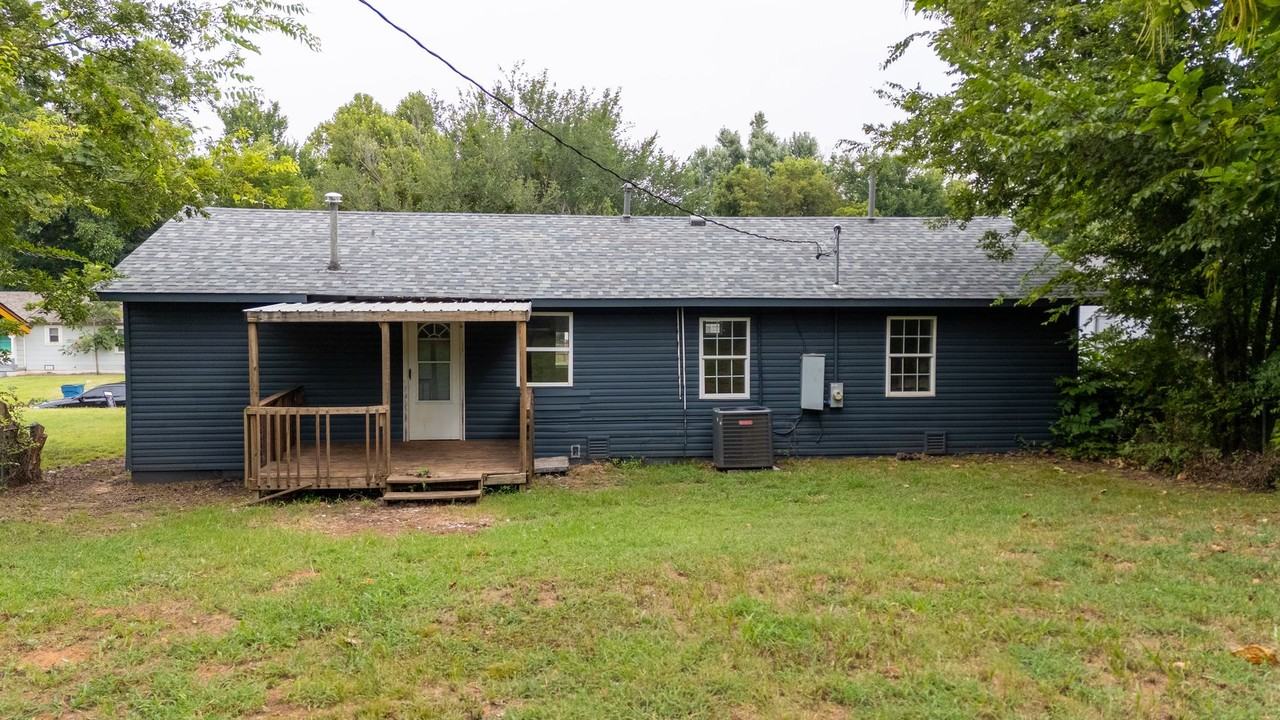 1040 Sycamore Dr - Photo 6 of 21