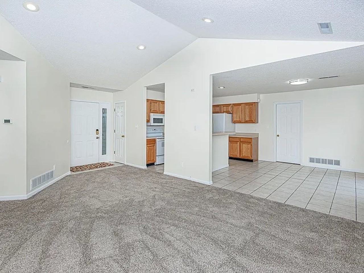3804 Larkspur Ct - Photo 7 of 31