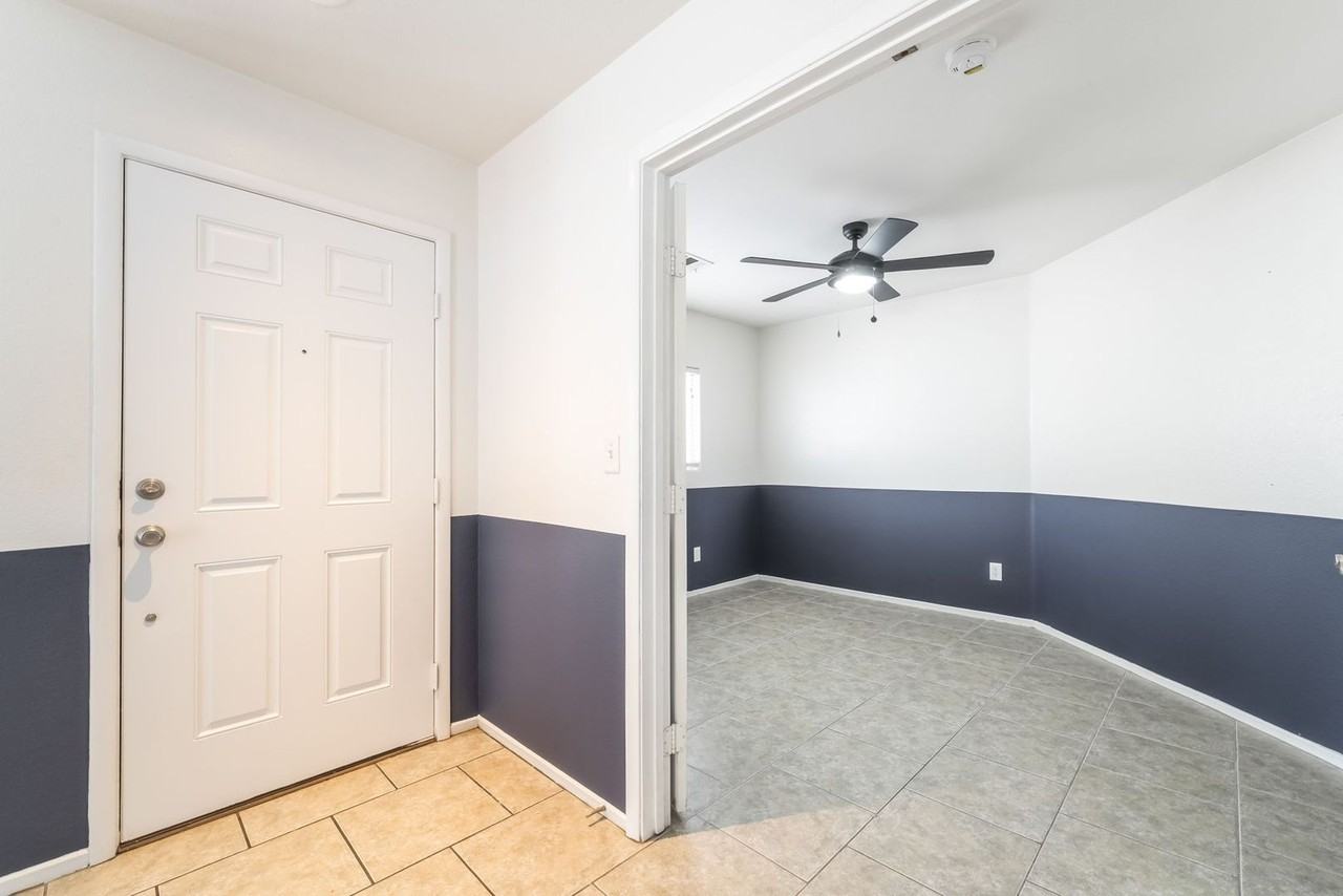 325 Silverado Pines Ave - Photo 4 of 33