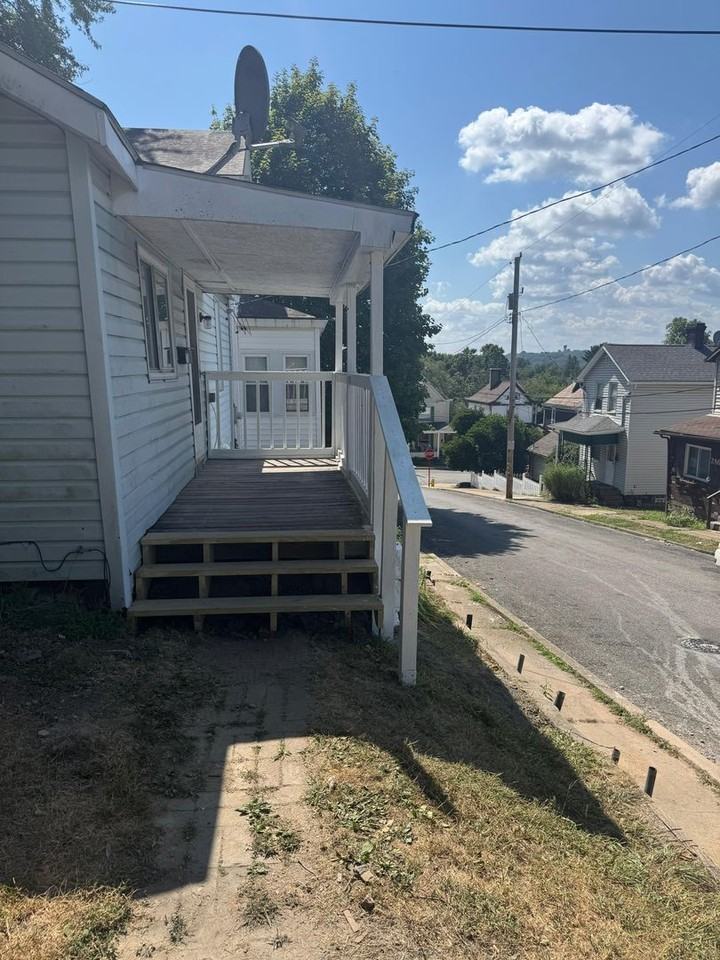 291 Maryland Ave - Photo 2 of 28