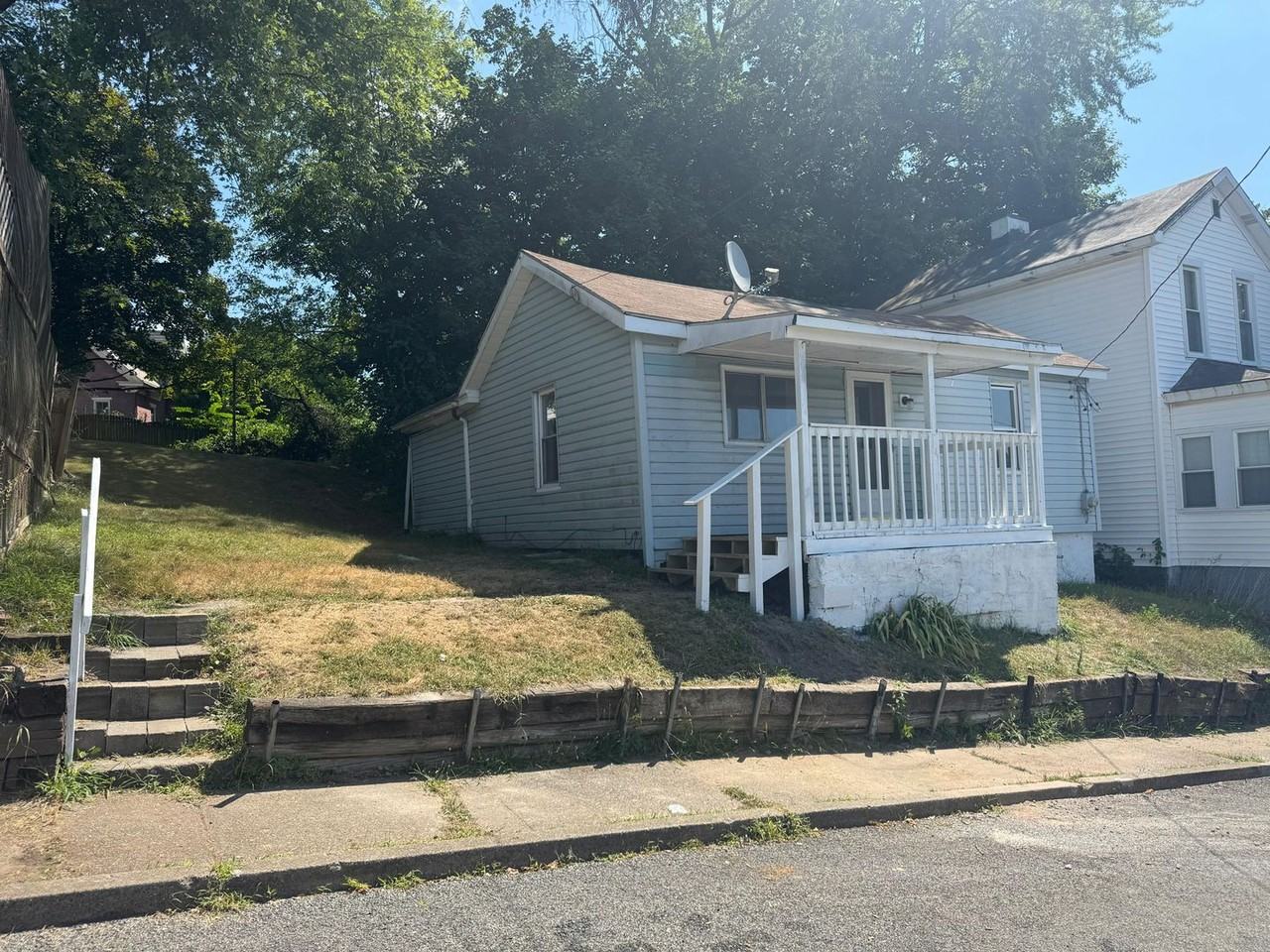 291 Maryland Ave - Photo 3 of 28