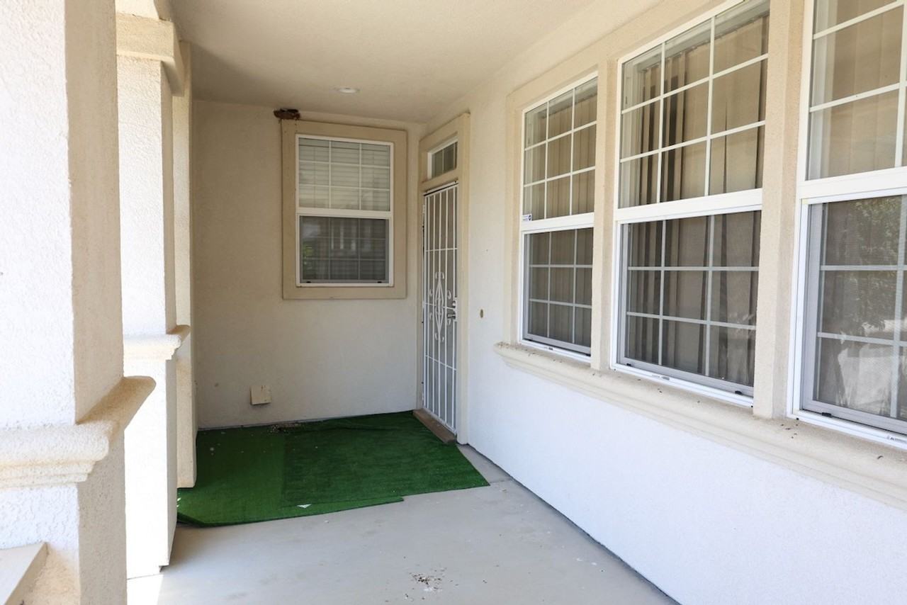1103 Roosevelt Ave - Photo 3 of 32
