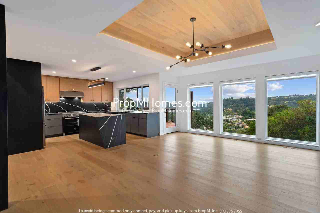 2123 Greene St - Photo 2 of 41