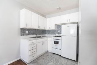 1st month free! Studio, 1 or 2 bedroom units available! - Photo 1 of 1