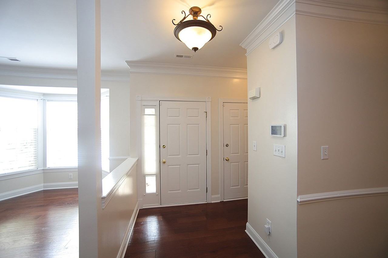 9506 Dellbrook Ct - Photo 4 of 35
