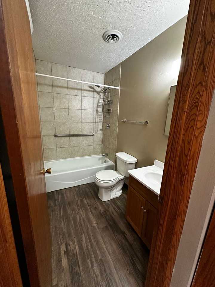 EI521A - Photo 6 of 18