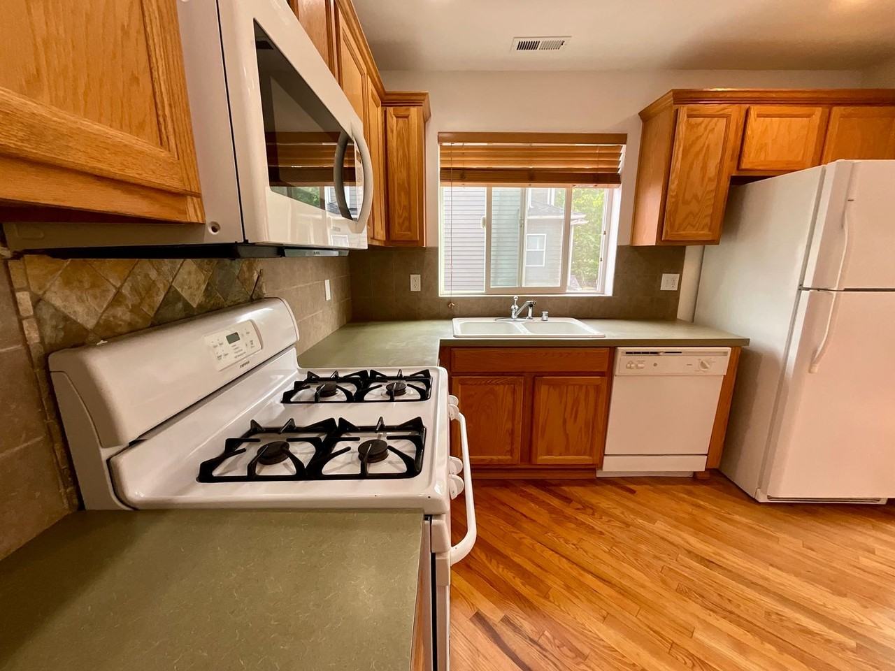 13407 11th Ave W - Photo 6 of 31