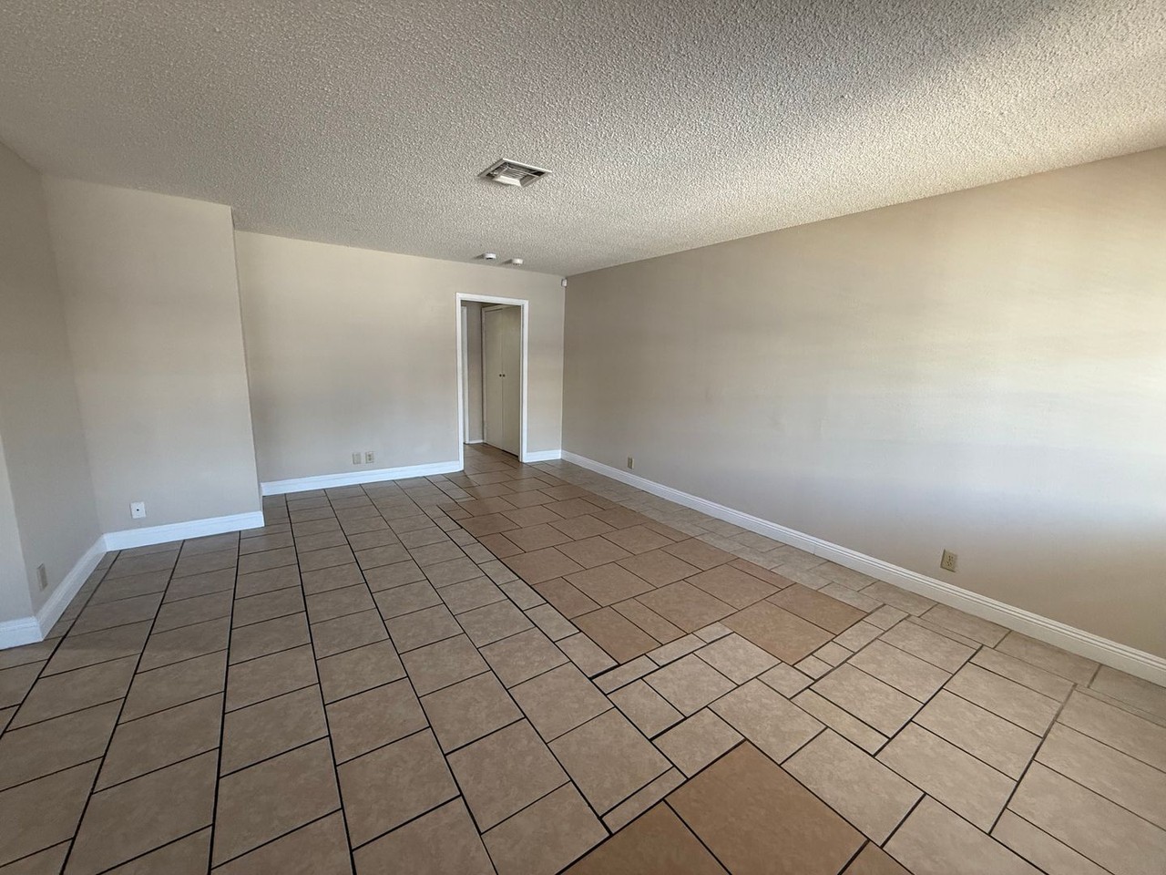 501 S Maryland Pkwy #B25 - Photo 2 of 11