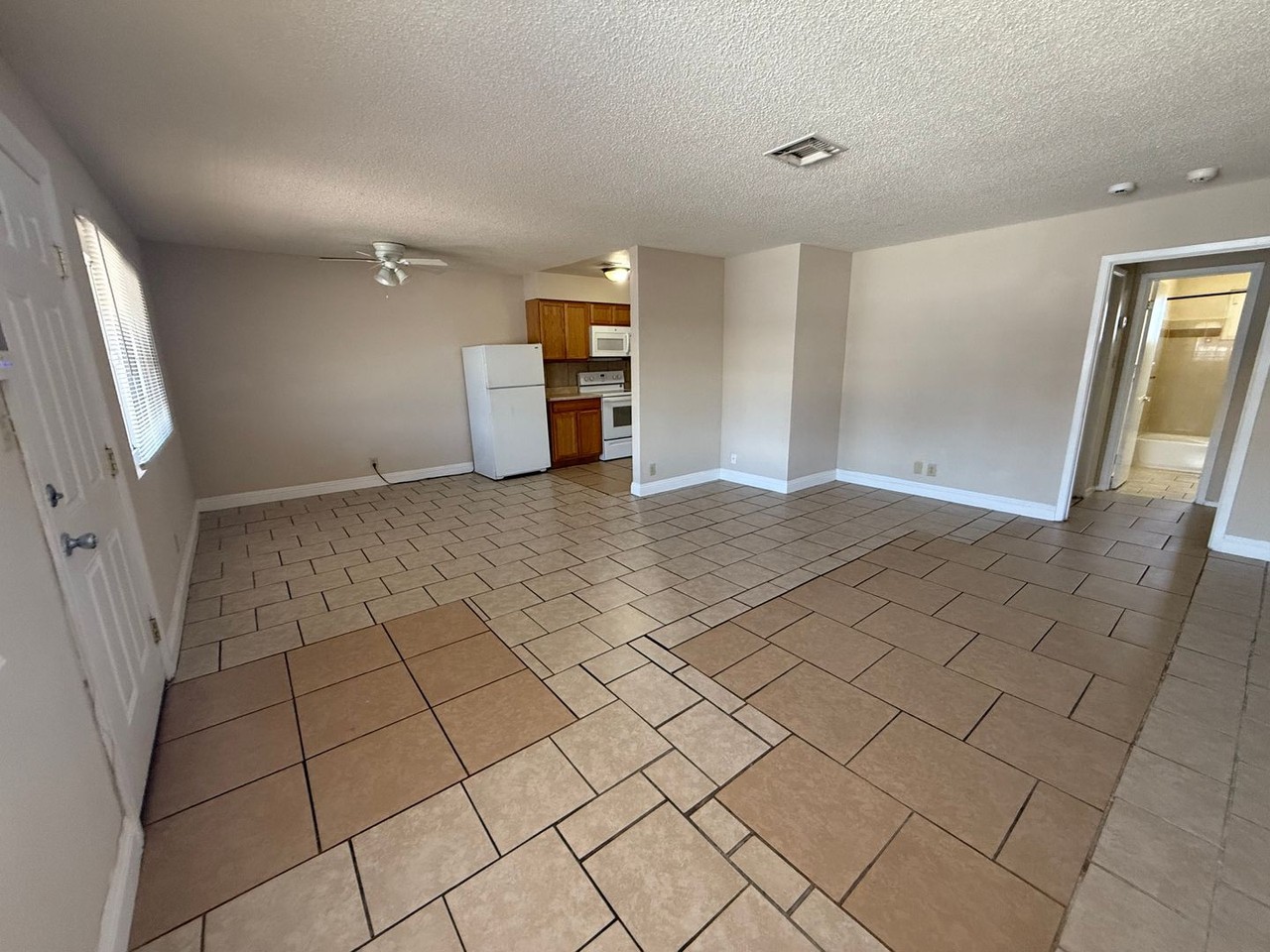 501 S Maryland Pkwy #B25 - Photo 4 of 11