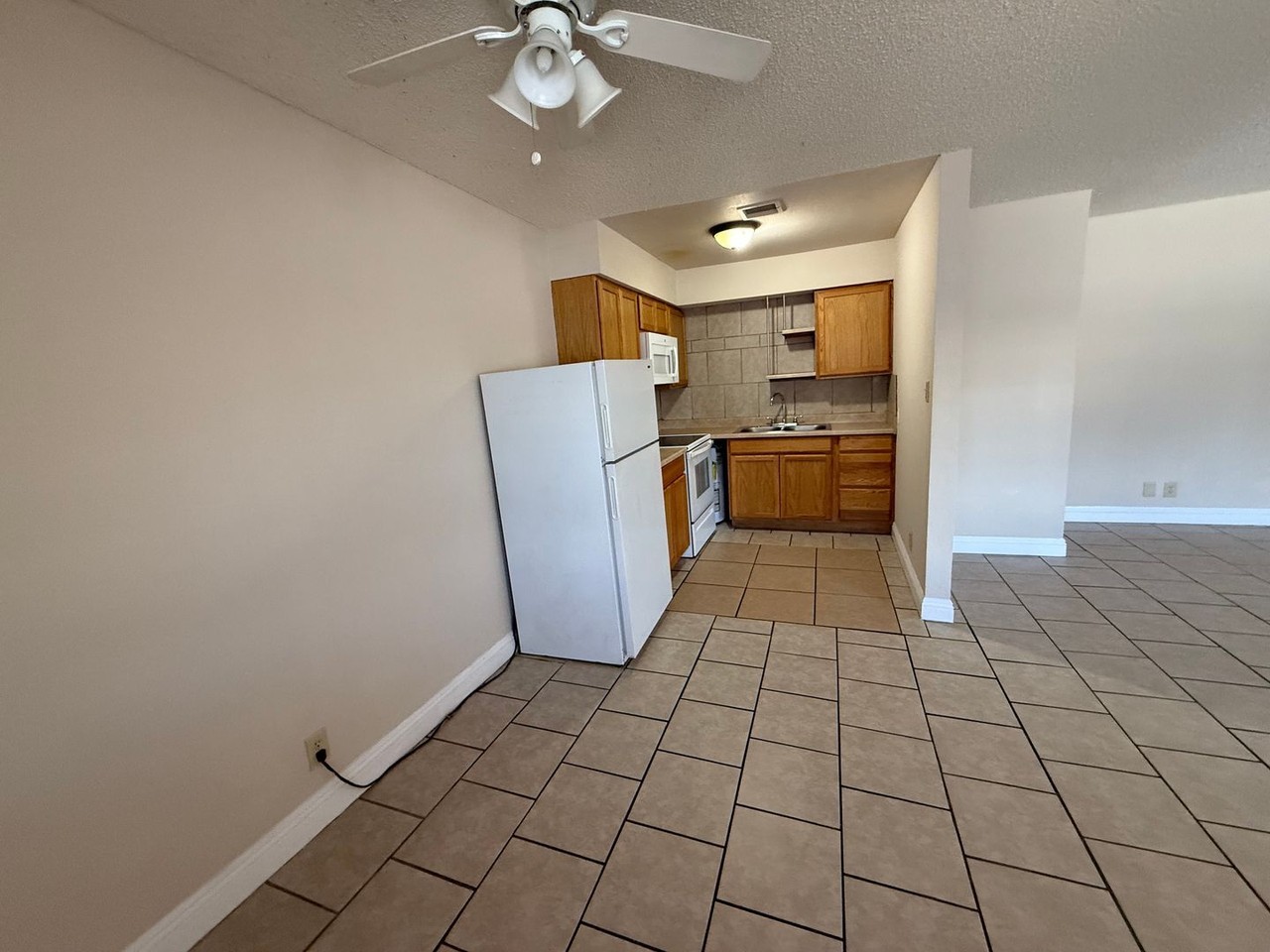 501 S Maryland Pkwy #B25 - Photo 5 of 11