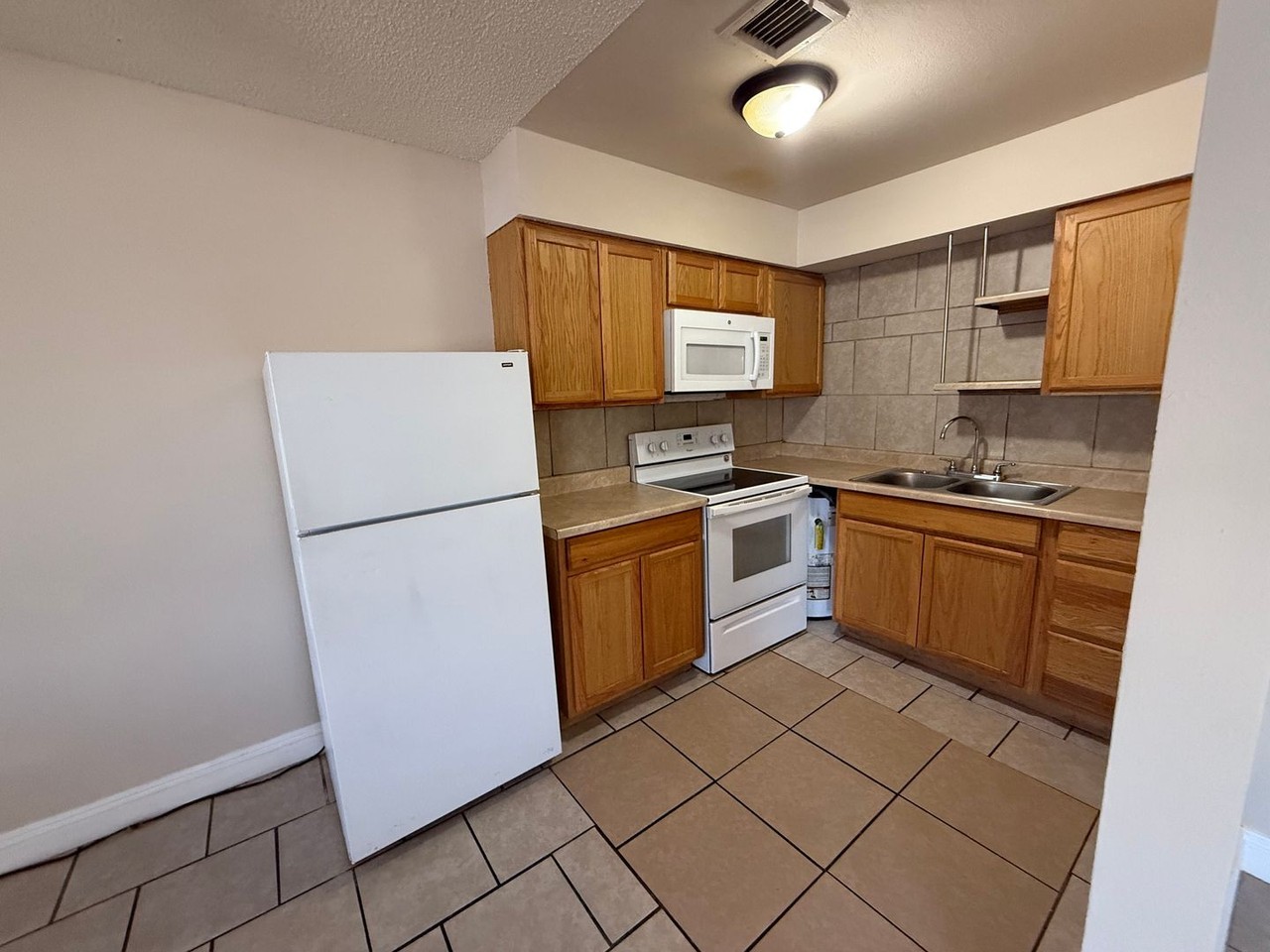 501 S Maryland Pkwy #B25 - Photo 6 of 11