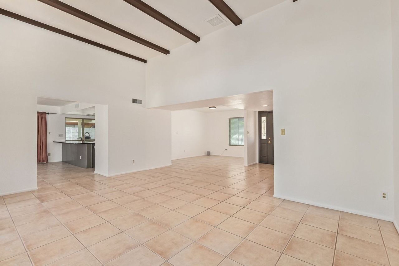 16216 N 33rd Dr - Photo 3 of 35
