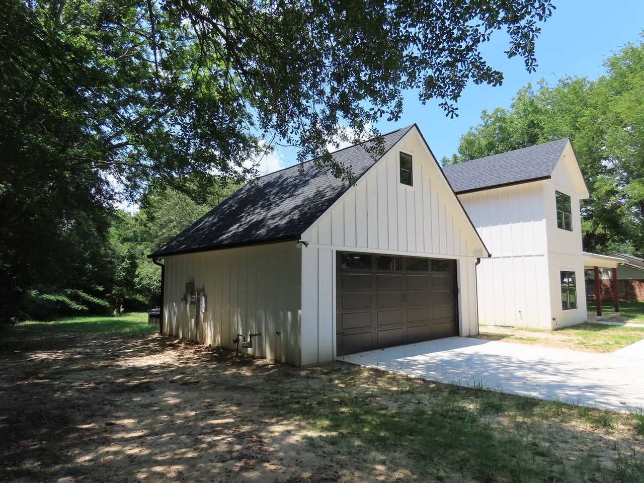 303 S Church St - Photo 3 of 20