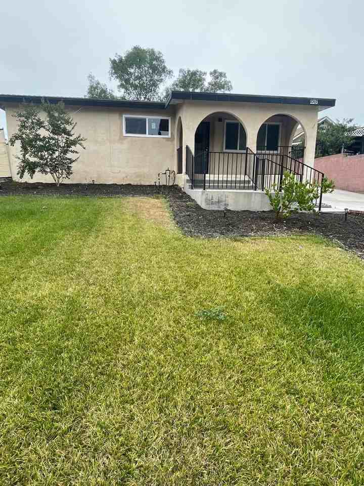 20437 Kenwood Ave - Photo 3 of 21