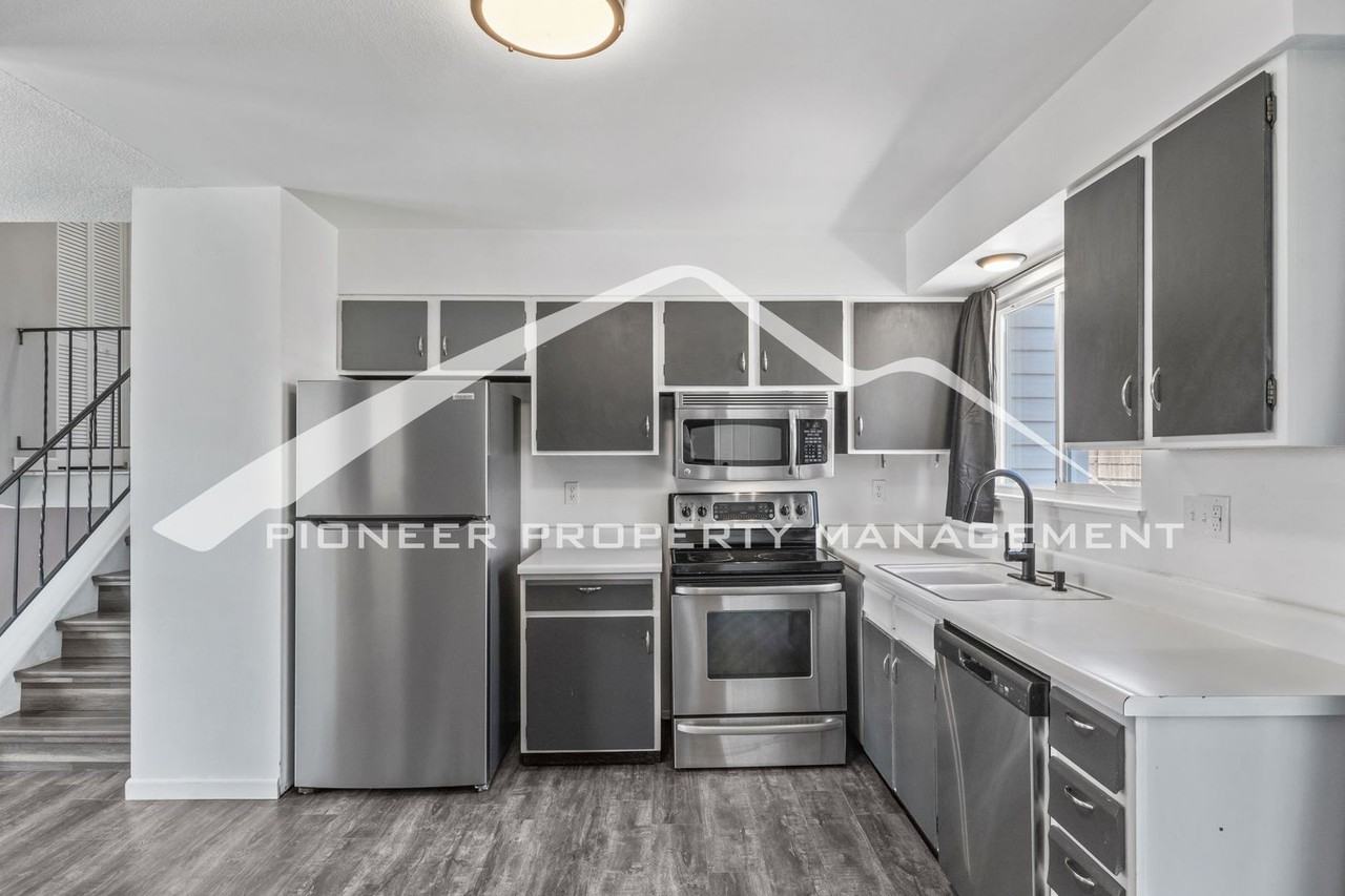 2399 Jet Wing Dr - Photo 3 of 22