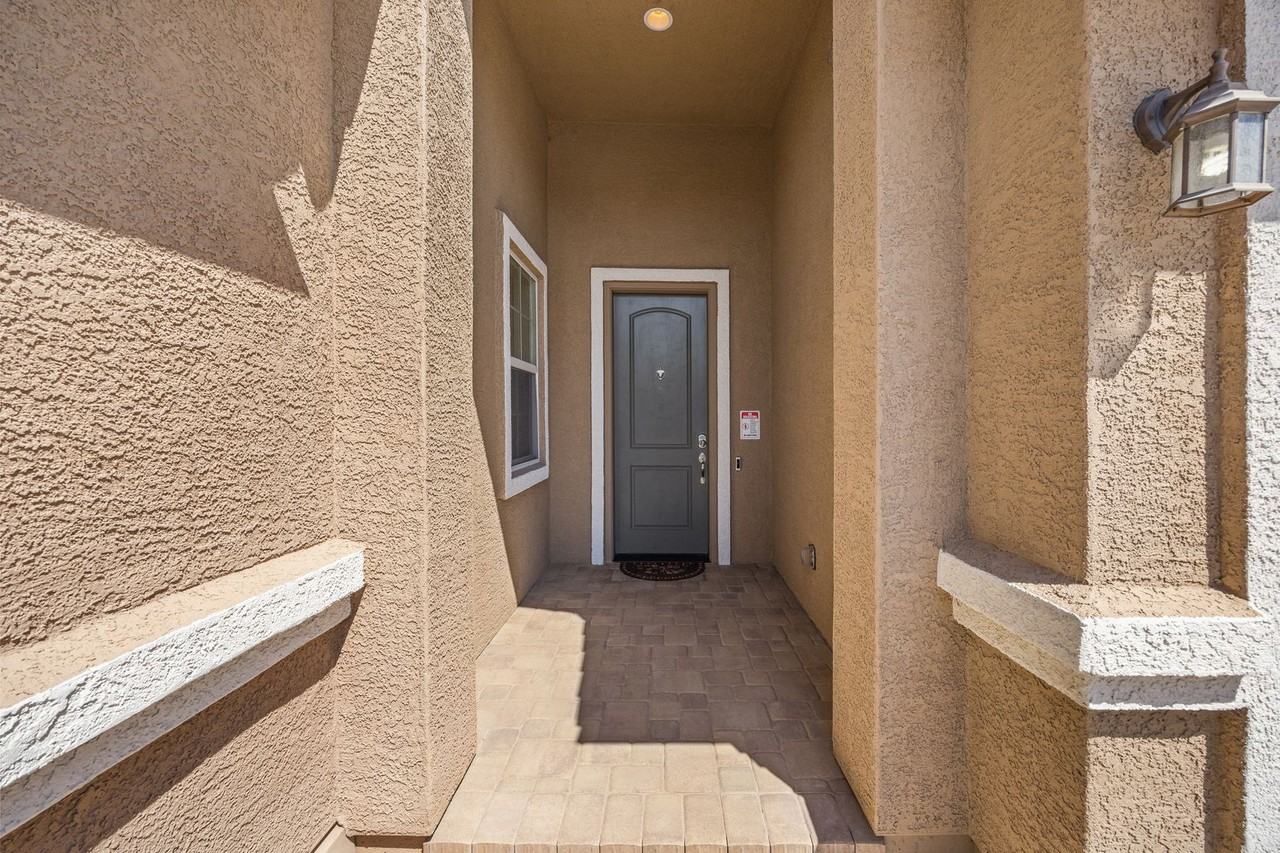 9600 Abigail Way - Photo 4 of 41