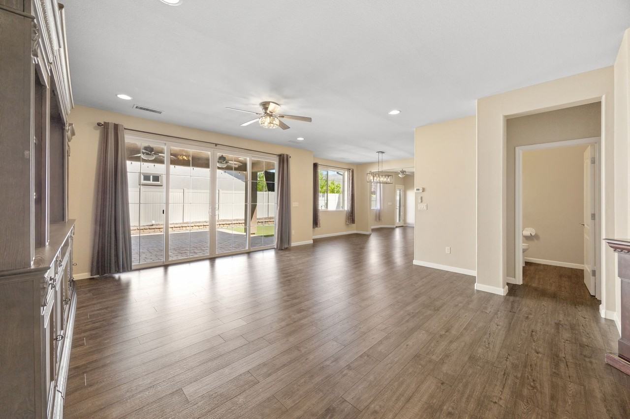 9600 Abigail Way - Photo 6 of 41