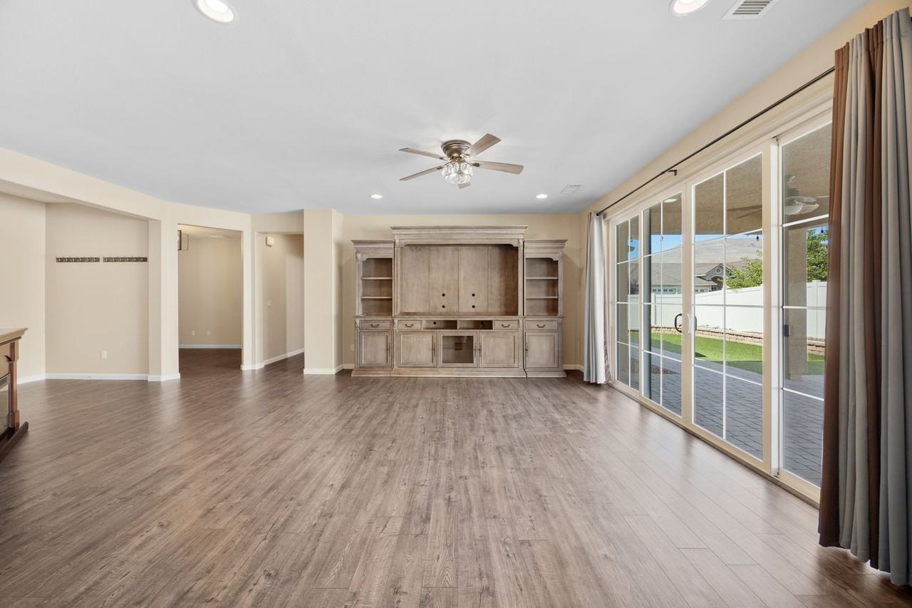 9600 Abigail Way - Photo 7 of 41