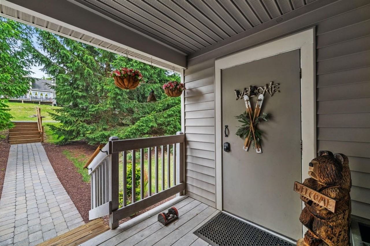 358 Juniper Ct - Photo 2 of 27
