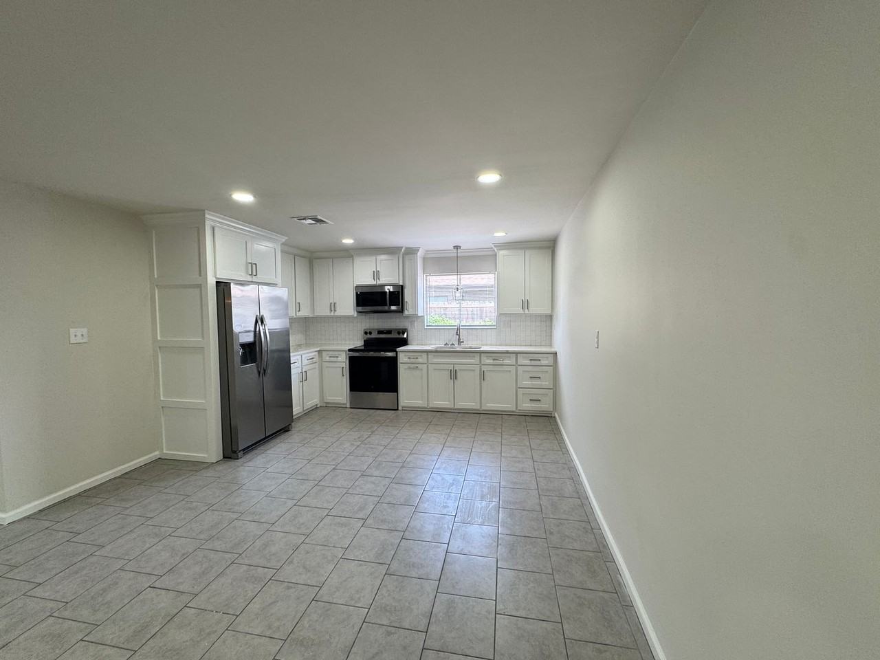 2819 General Mitchell St - Photo 2 of 13