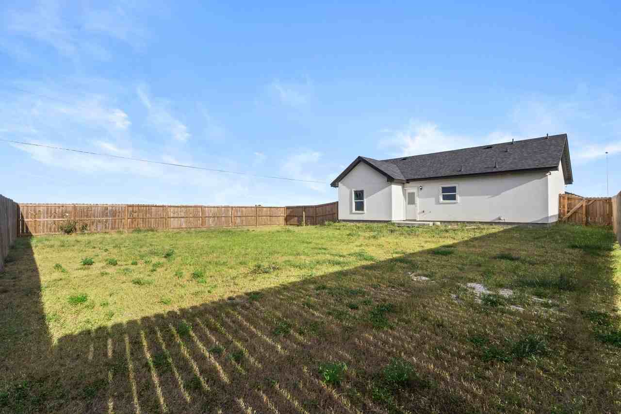 1811 Unity Dr - Photo 2 of 22