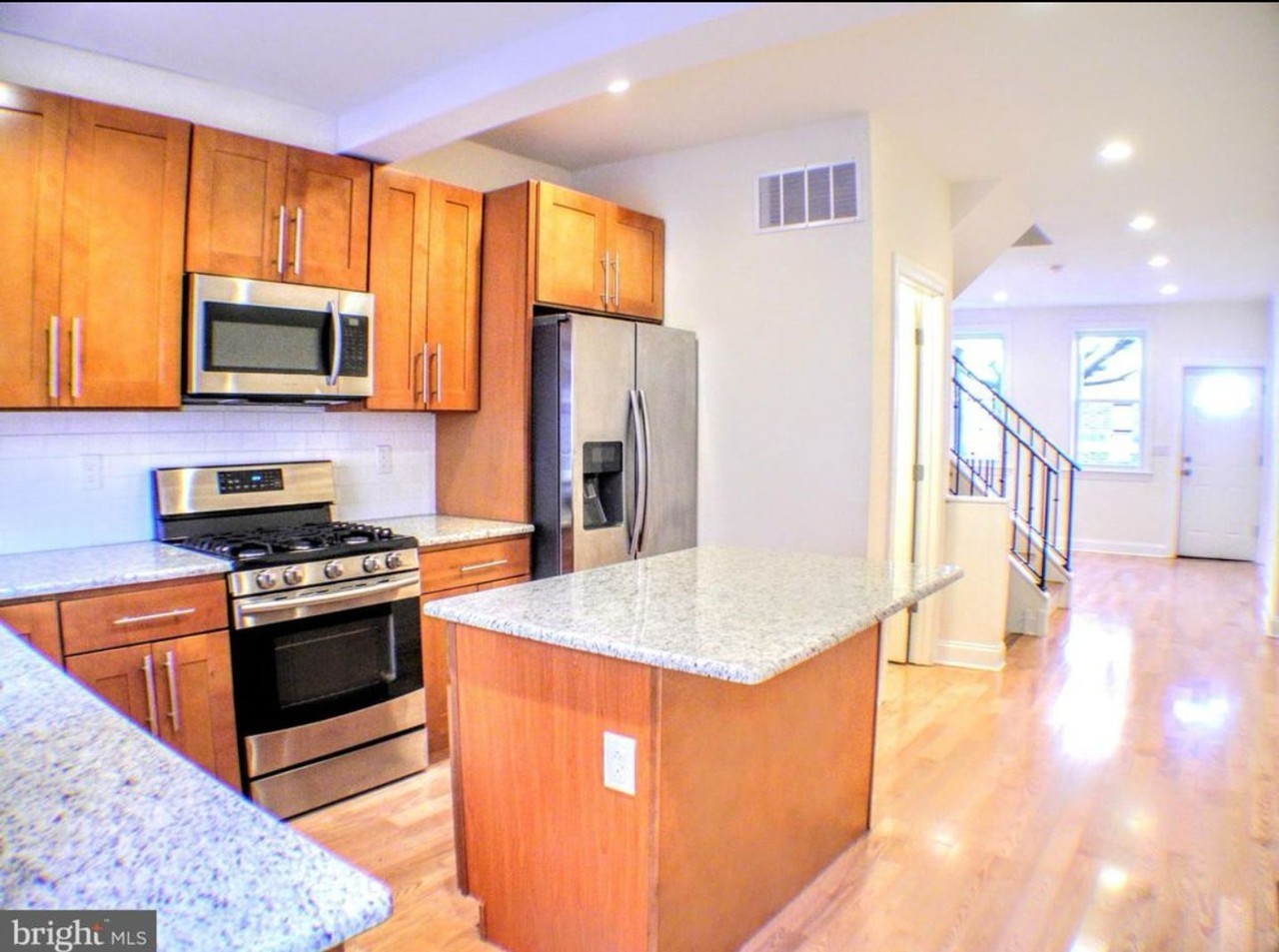 546 Manton St - Photo 4 of 9