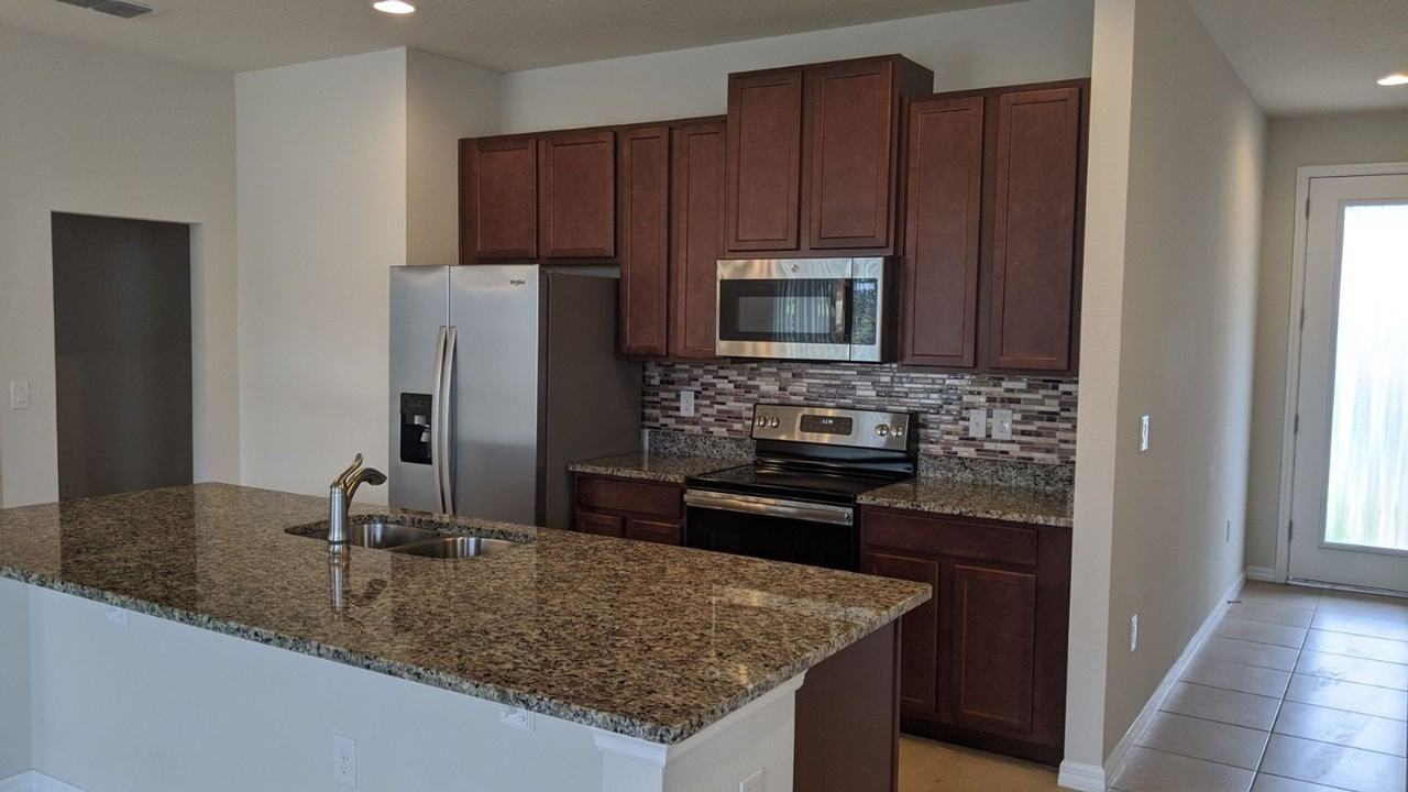 17365 Bracken Fern Ln - Photo 6 of 19