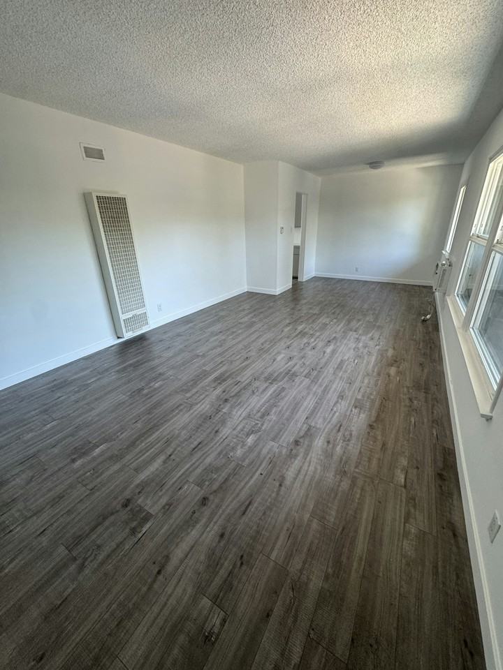 11908 Magnolia Boulevard, Unit 6 - Photo 2 of 8
