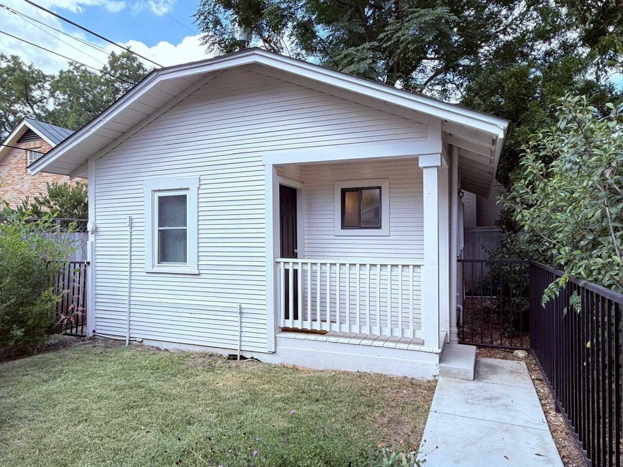 917 Cambridge Oval - Back House - Photo 3 of 12