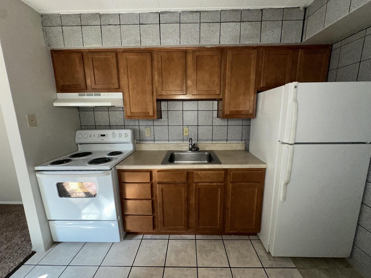 AMADELL APARTMENTS -- 005 - Photo 3 of 25