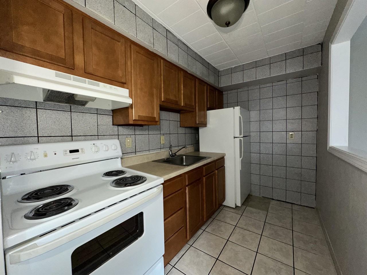 AMADELL APARTMENTS -- 005 - Photo 4 of 25