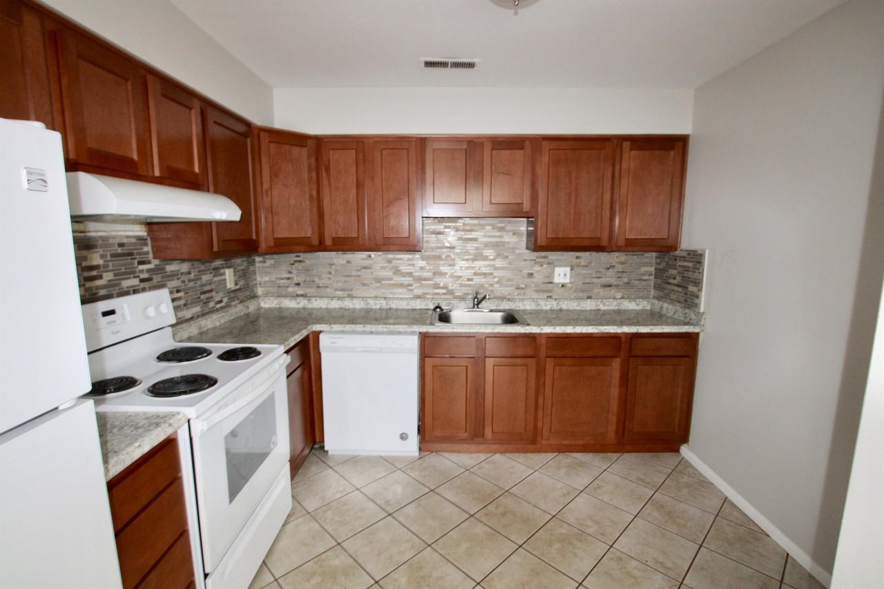 EAST END AVENUE -- 084 - Photo 2 of 13