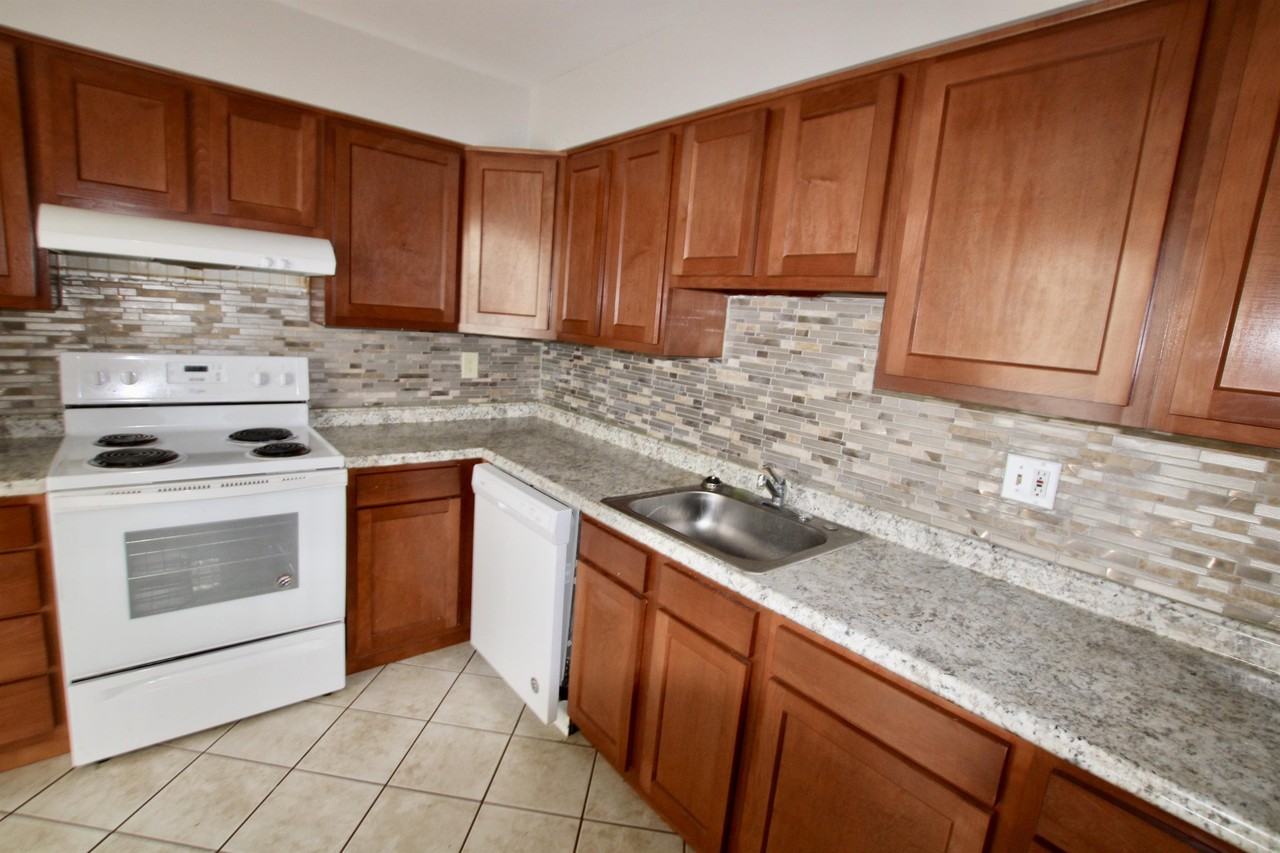 EAST END AVENUE -- 084 - Photo 3 of 13