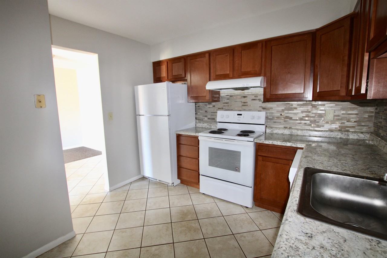 EAST END AVENUE -- 084 - Photo 4 of 13