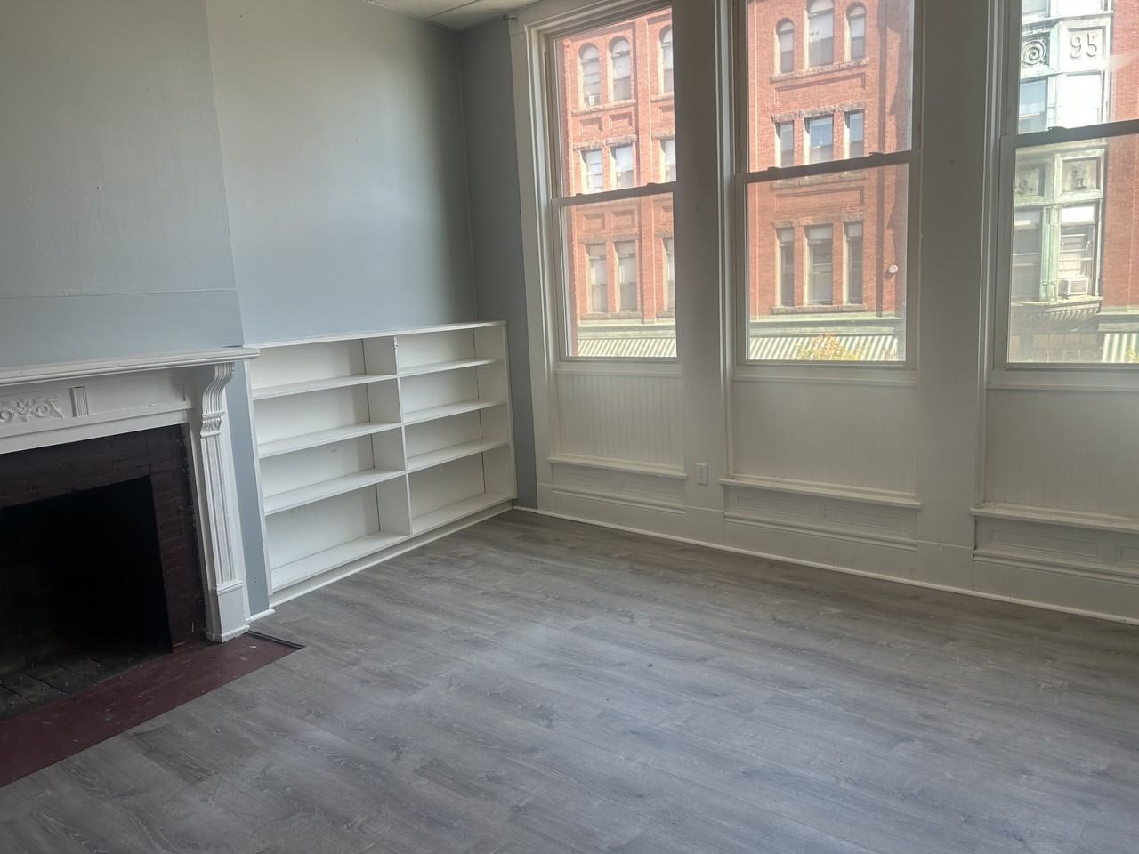 419-437 Main St - Photo 2 of 6