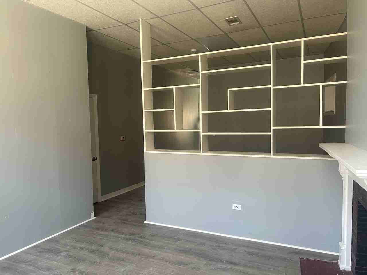 419-437 Main St - Photo 3 of 6