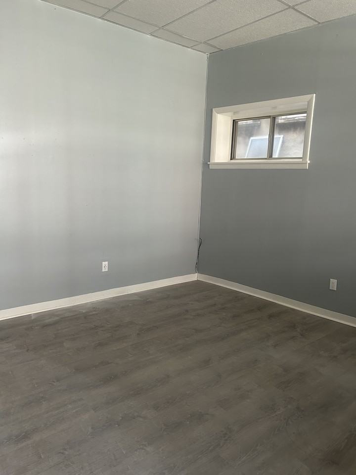 419-437 Main St - Photo 4 of 6