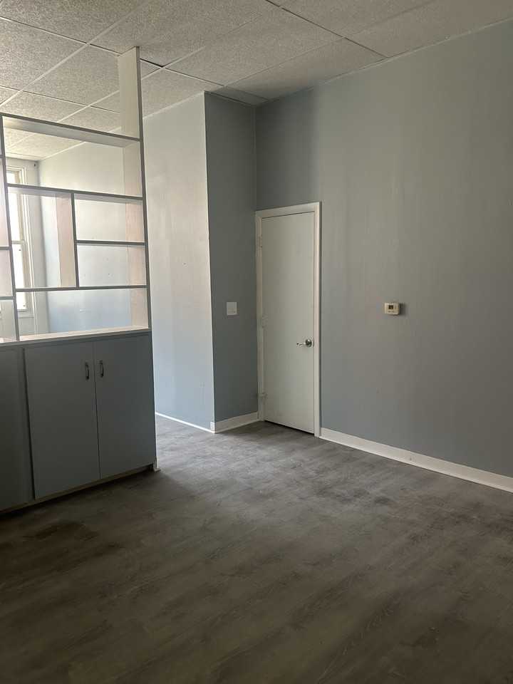 419-437 Main St - Photo 5 of 6