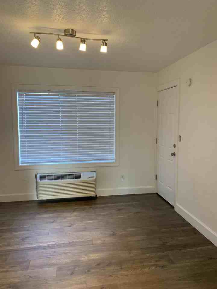 The 11 Elms - Photo 2 of 44