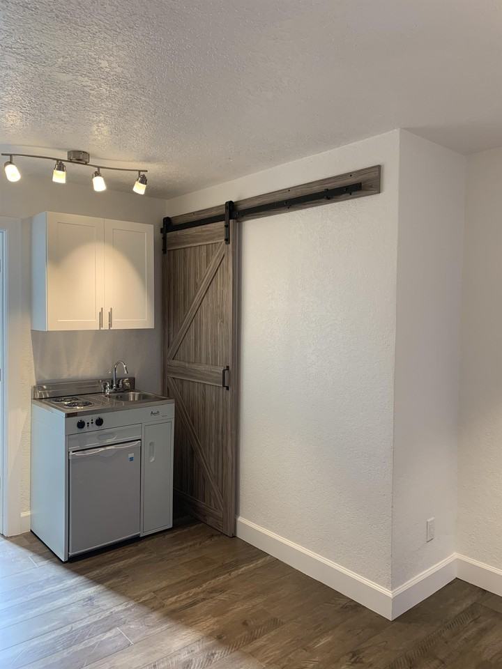 The 11 Elms - Photo 4 of 44