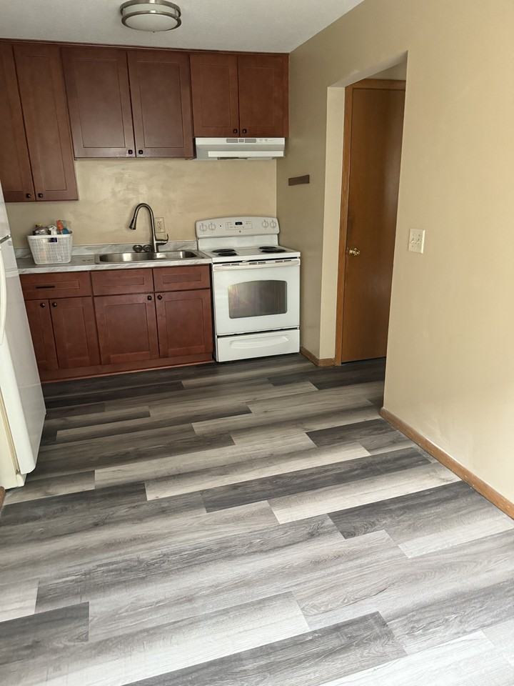 480 West Pullman Avenue - Photo 2 of 8