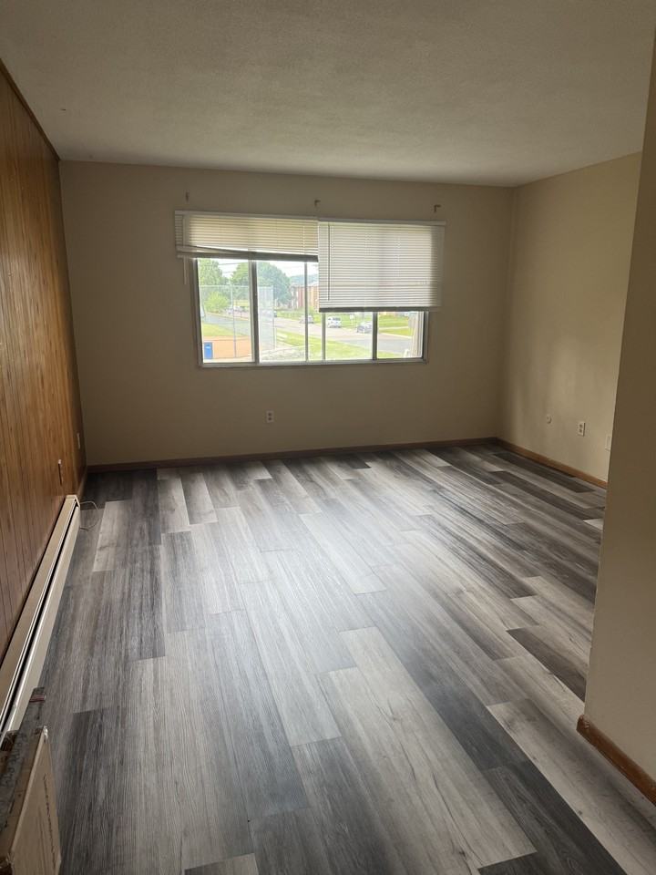 480 West Pullman Avenue - Photo 3 of 8