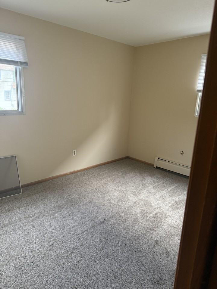 480 West Pullman Avenue - Photo 6 of 8