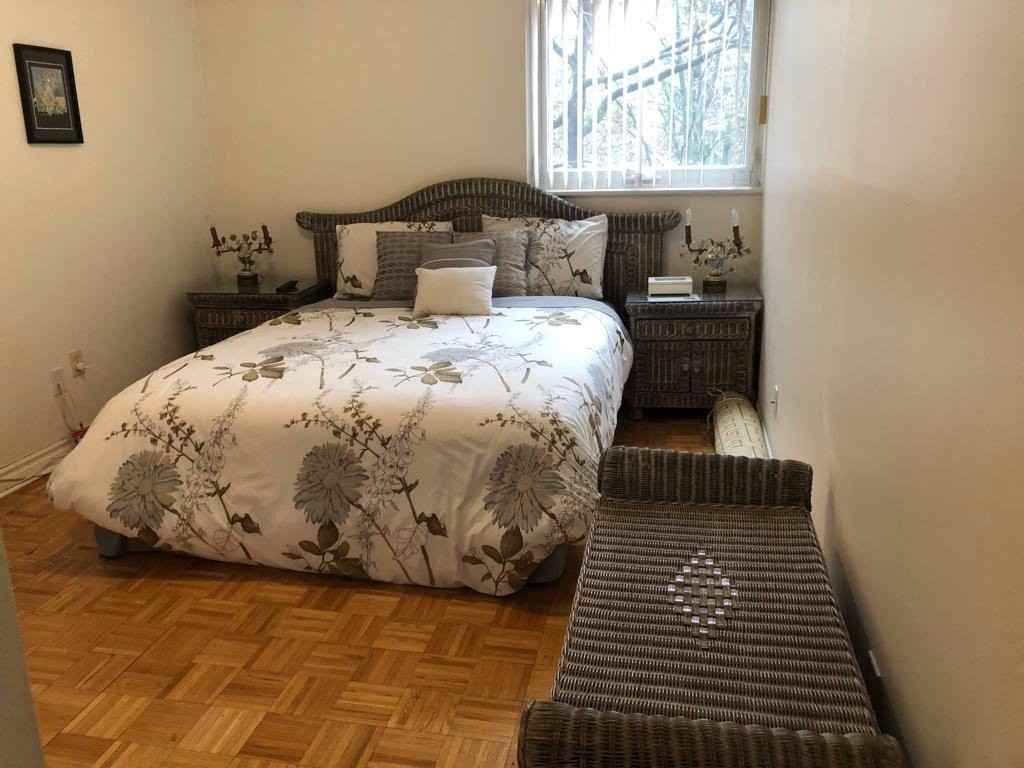 7811 Yonge St - Photo 3 of 12