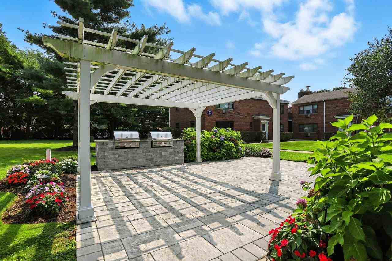 Eagle Rock Apartments at Hicksville & Jericho - Photo 7 of 12