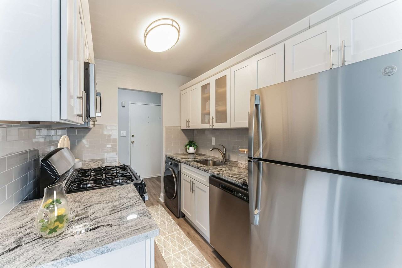 Mid Island Apartments - Photo 2 of 12