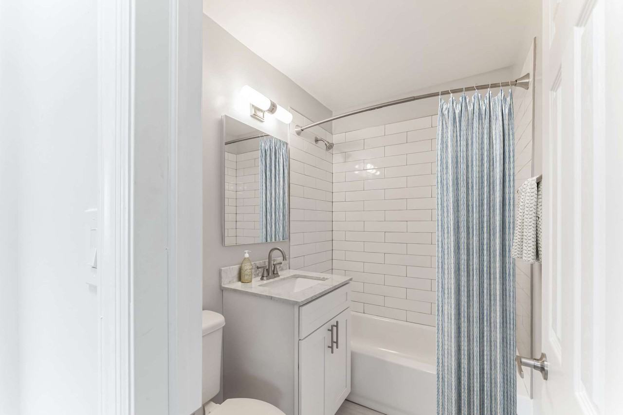 Mid Island Apartments - Photo 4 of 12