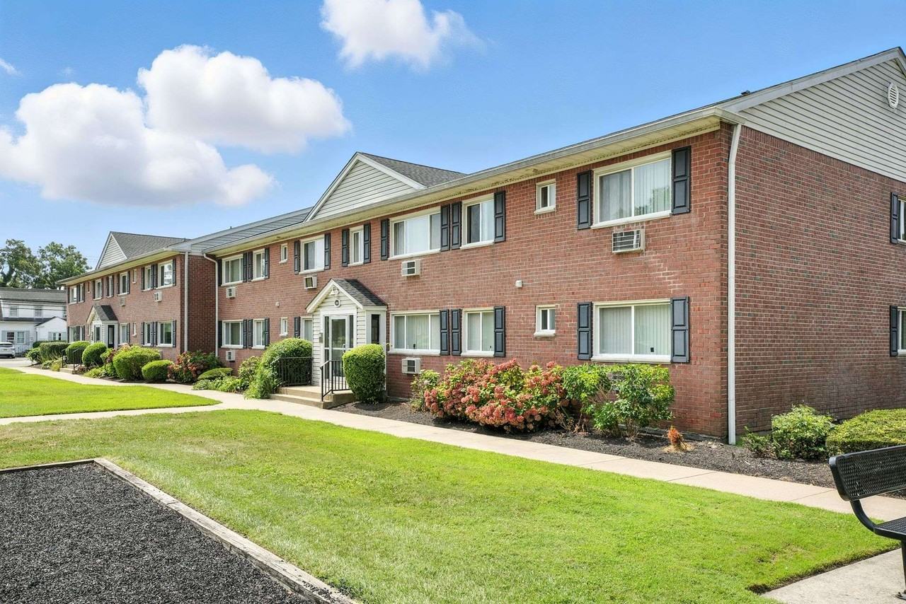 Mid Island Apartments - Photo 6 of 12