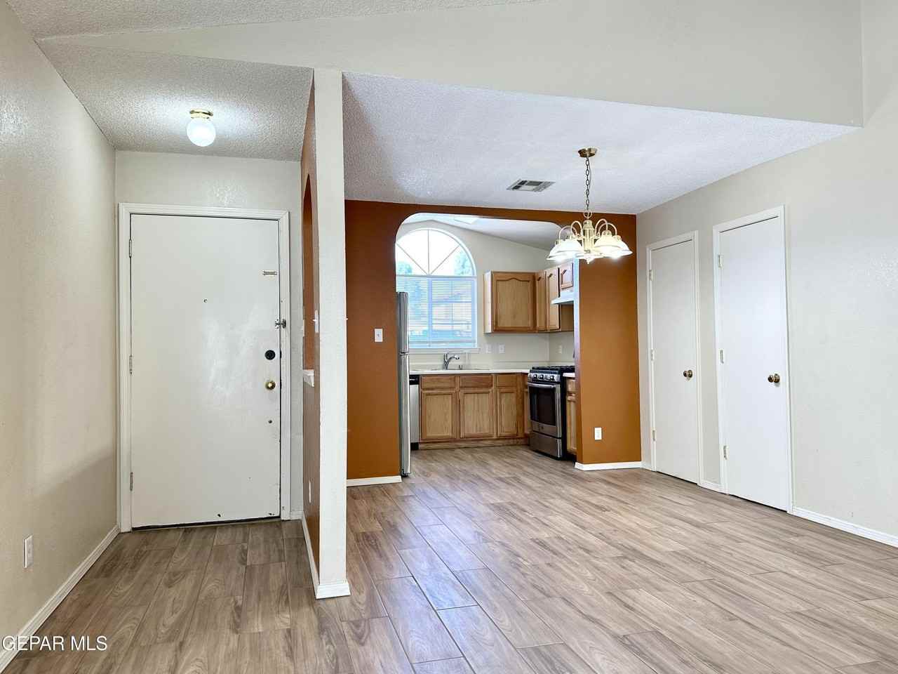 12408 Tierra Maria Court - Photo 3 of 35